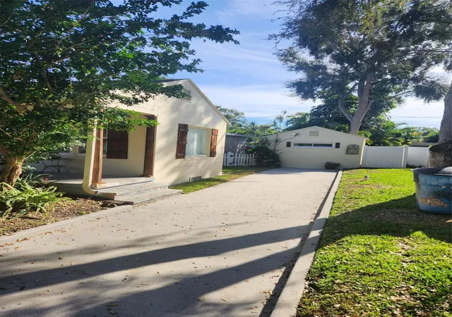 Photo 3 of Single family home for sale at 734 37th Avenue N, St Petersburg, FL 33704 | MLS# TB8516104 | Listing updated on 2026-10-07