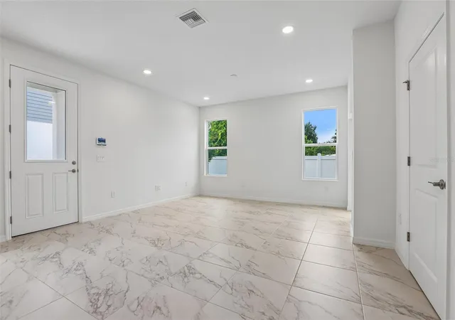 Photo 3 of Townhouse for sale at 607 Silver Strm Ct, Brandon, FL 33511 | MLS# TB8516123 | Listing updated on 2026-10-08