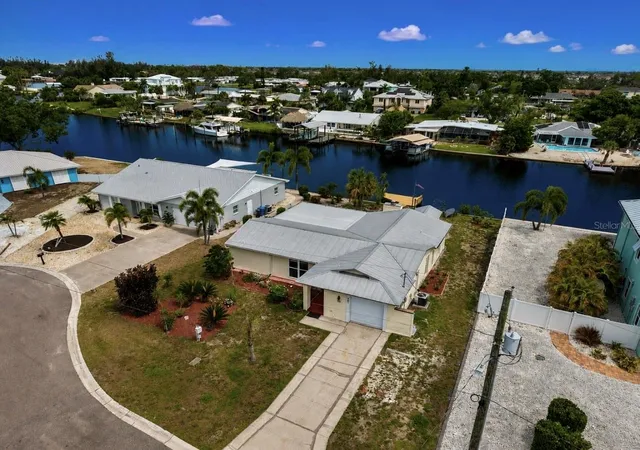 2nd image of 803 Leisey Cir, Ruskin, FL 33570 | MLS# TB8516124
