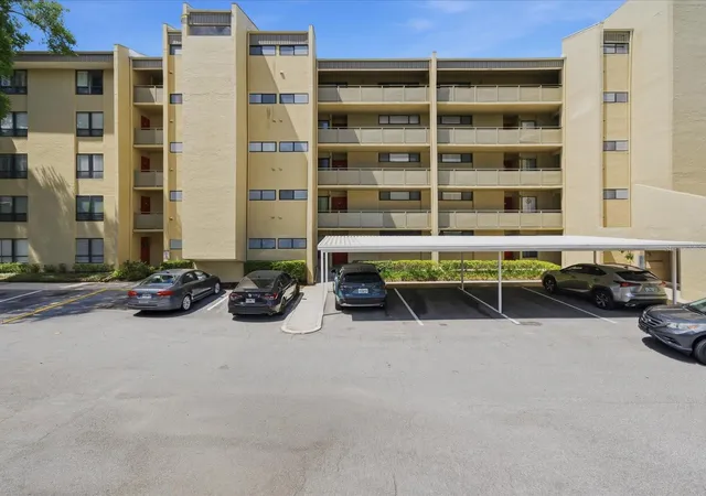 Photo 4 of Condo for sale at 13626 Greenfield Dr #401, Tampa, FL 33618 | MLS# TB8516126 | Listing updated on 2026-07-14