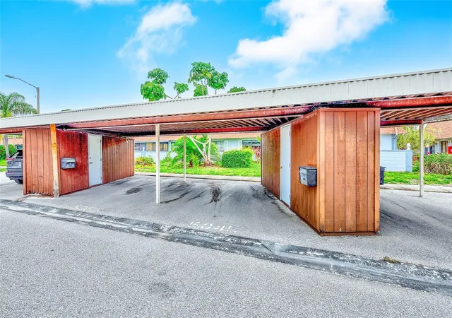 Homes for sale in Pinellas Park, FL | 5045 70th Place, Pinellas Park, FL 33781 | Houzeo