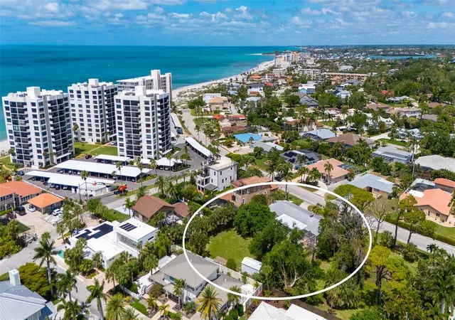 Photo 2 of Single family home for sale at 621 Alhambra Rd, Venice, FL 34285 | MLS# A4696116 | Listing updated on 2026-08-20