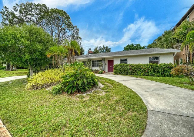 Photo 5 of Single family home for sale at 621 Alhambra Rd, Venice, FL 34285 | MLS# A4696116 | Listing updated on 2026-08-20