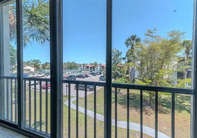 Listing Photo 2 - Condo for sale in building located at 3281 Beneva Rd, Sarasota, FL 34232 - Unit #202