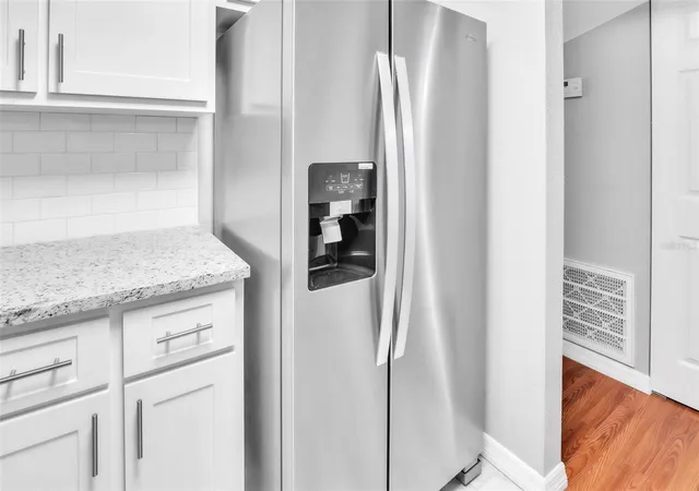 Listing Photo 5 - Condo for sale in building located at 3281 Beneva Rd, Sarasota, FL 34232 - Unit #202