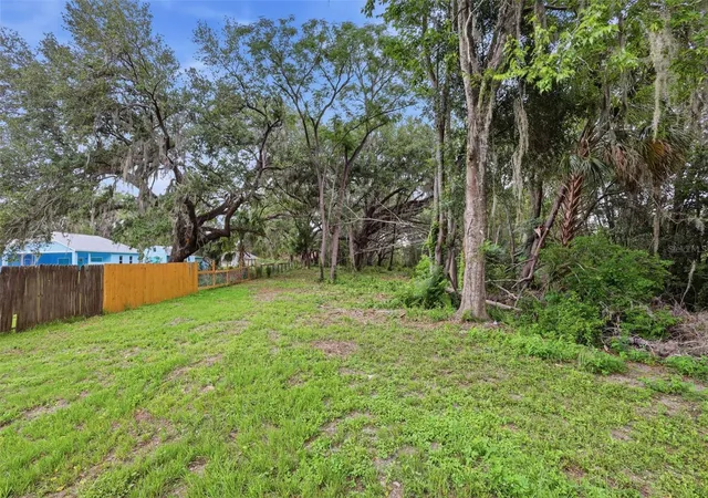 5th image of 2602 Westside Dr, Leesburg, FL 34748 | MLS# O6414236