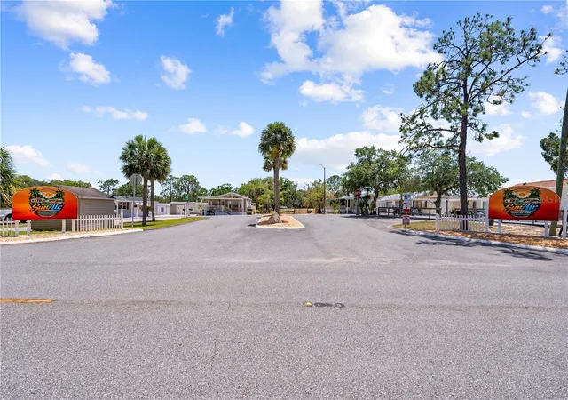 Photo 3 of Manufactured home for sale at 34 Fairview Dr N, Haines City, FL 33844 | MLS# S5151367 | Listing updated on 2026-09-16