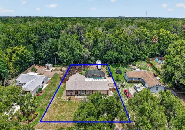 Homes for sale in Fruitland Park, FL | 1915 Spring Lake Rd, Fruitland Park, FL 34731 | MLS# W7886457