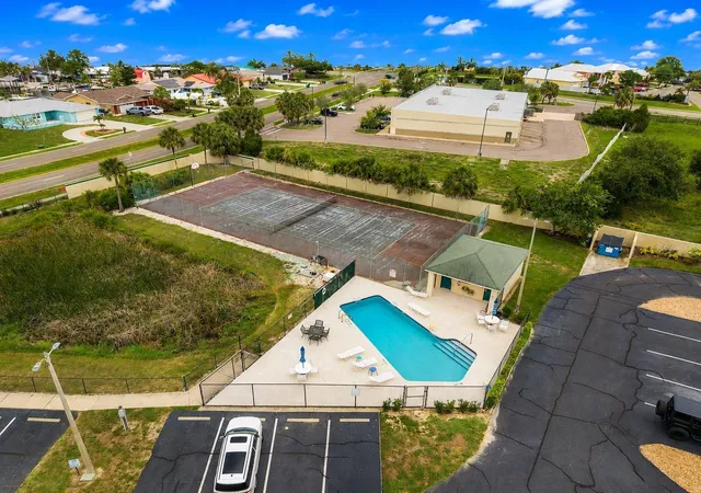 2nd image of 616 Yardarm Dr, APOLLO BEACH, FL 33572