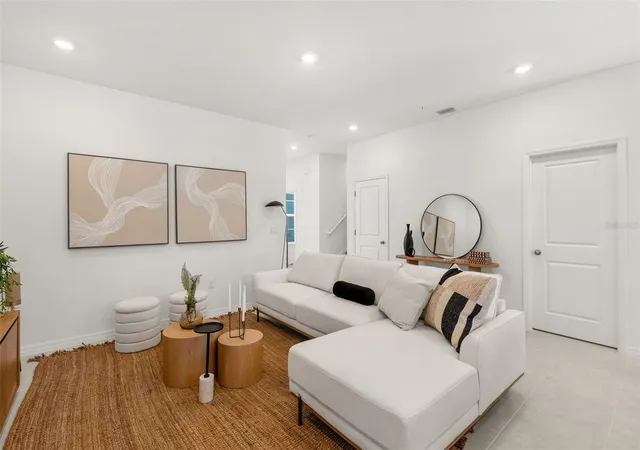 Photo 4 of Townhouse for sale at 731 Blissful Gdns Way, Apopka, FL 32703 | MLS# W7886458 | Listing updated on 2026-06-06