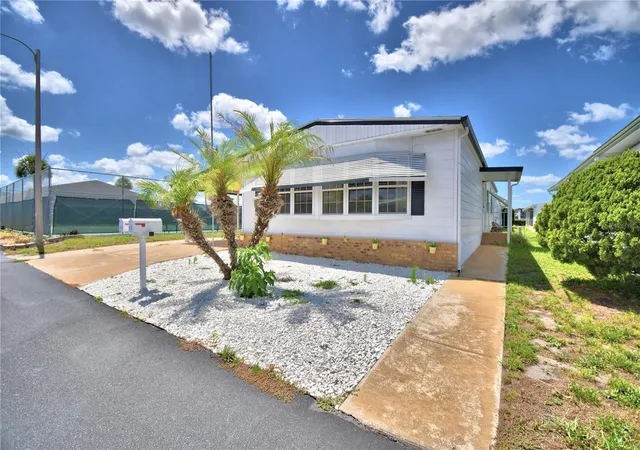 Photo 3 of Manufactured home for sale at 4132 Sprucewood St, Winter Haven, FL 33880 | MLS# P4938951 | Listing updated on 2026-07-30