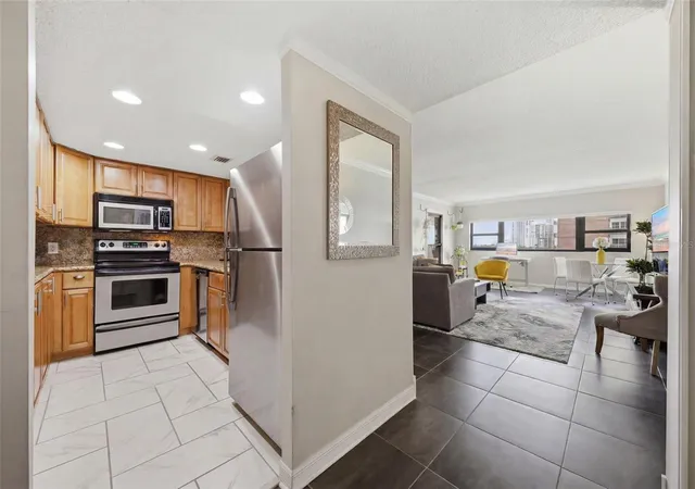2nd image of 4141 Bayshore Blvd #706, Tampa, FL 33611 | MLS# TB8516233