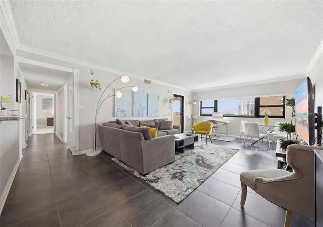 3rd image of 4141 Bayshore Blvd #706, Tampa, FL 33611 | MLS# TB8516233