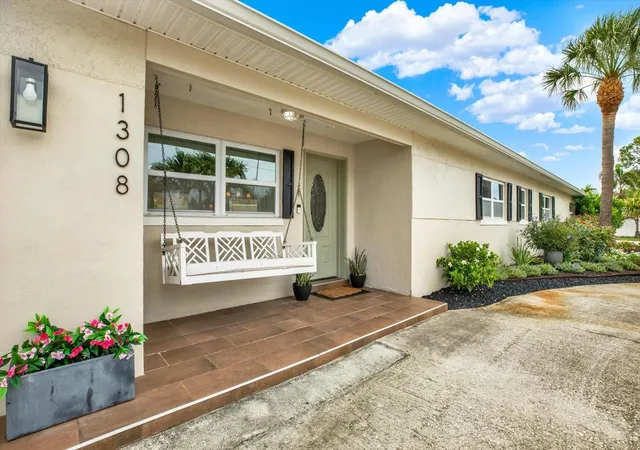 Photo 2 of Single family home for sale at 1308 Marion Dr S, Saint Petersburg, FL 33707 | MLS# TB8516236 | Listing updated on 2026-10-06