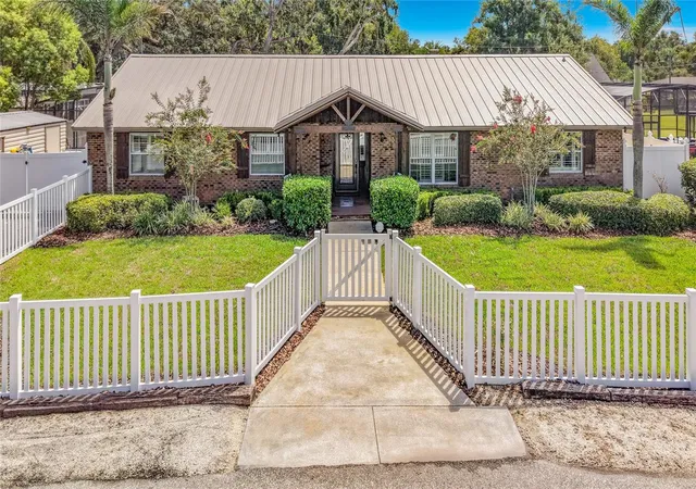 Photo 3 of Single family home for sale at 4627 Canary St, Orlando, FL 32812 | MLS# O6414318 | Listing updated on 2026-09-12