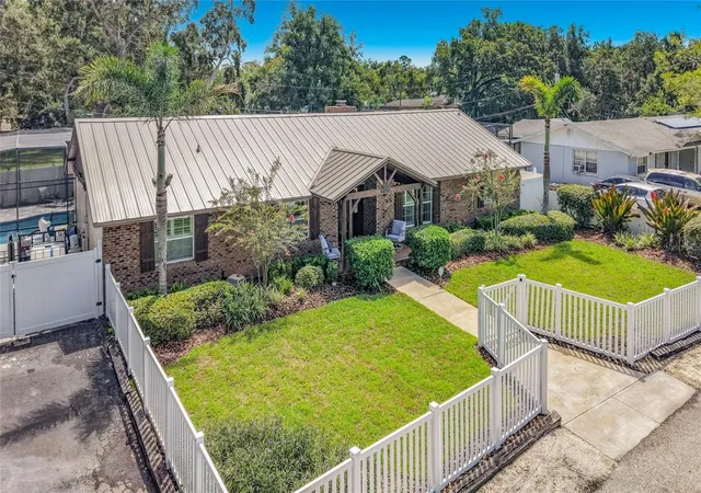 Photo 3 of Single family home for sale at 4627 Canary St, Orlando, FL 32812 | MLS# O6414318 | Listing updated on 2026-09-12