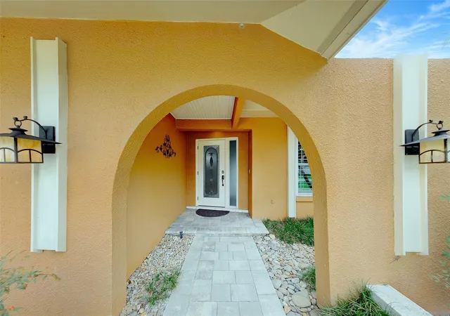 4th image of 4119 Crosswater Dr, Tampa, FL 33615 | MLS# TB8516278