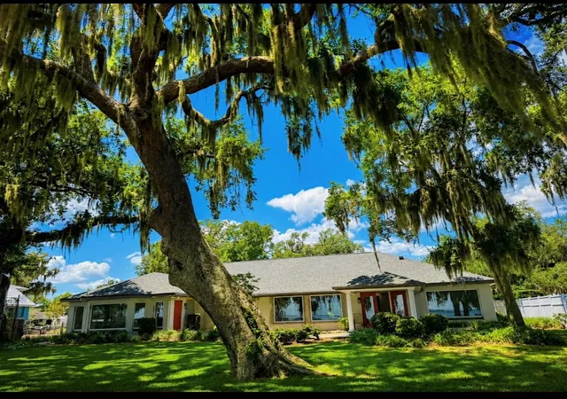 Photo 2 of Single family home for sale at 1341 W Lakeshore Dr, Clermont, FL 34711 | MLS# G5113379 | Listing updated on 2026-08-05