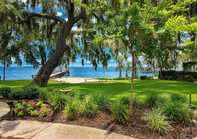 Photo 3 of Single family home for sale at 1341 W Lakeshore Dr, Clermont, FL 34711 | MLS# G5113379 | Listing updated on 2026-08-05