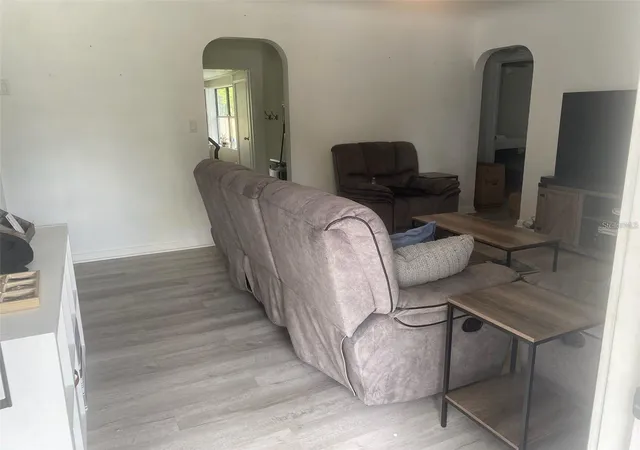 Photo 3 of Single family home for sale at 1110 E Edgewood Dr, Lakeland, FL 33803 | MLS# O6414352 | Listing updated on 2026-10-20