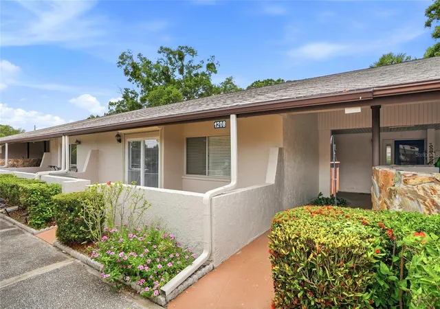 Photo 2 of Single family home for sale at 1208 14th Circle Se, Largo, FL 33771 | MLS# TB8516312 | Listing updated on 2026-10-03