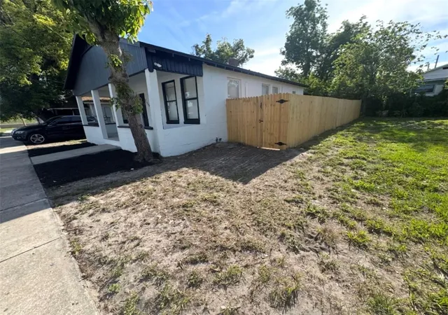 Photo 2 of Single family home for sale at 715 Jernigan Ave, Orlando, FL 32805 | MLS# S5151386 | Listing updated on 2026-08-29