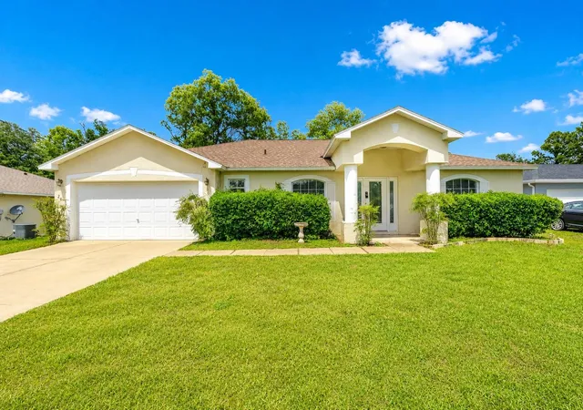 Photo 1 of Single family home for sale at 20 Pine Ct Loop, Ocala, FL 34472 | MLS# C7527007 | Listing updated on 2026-10-08