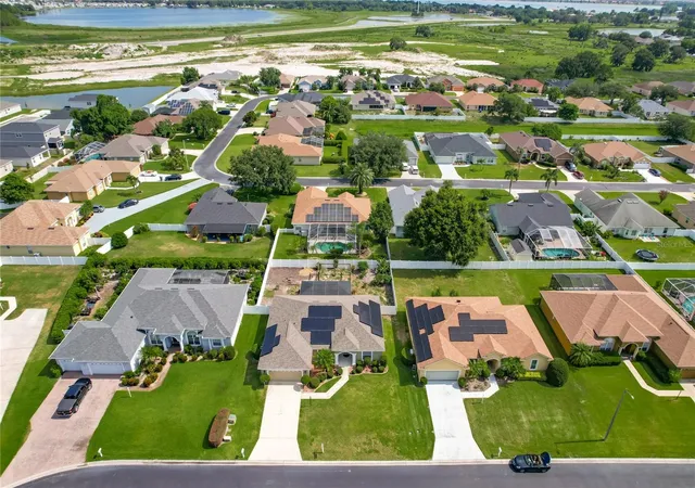 2nd image of 301 Terranova Blvd, Winter Haven, FL 33884 | MLS# S5151390