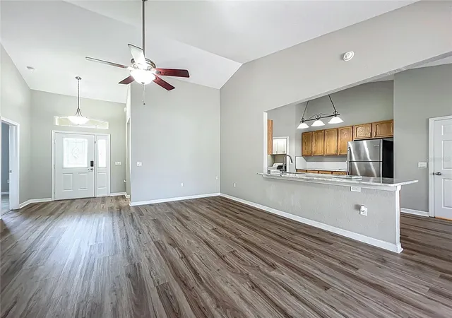 4th image of 301 Terranova Blvd, Winter Haven, FL 33884 | MLS# S5151390