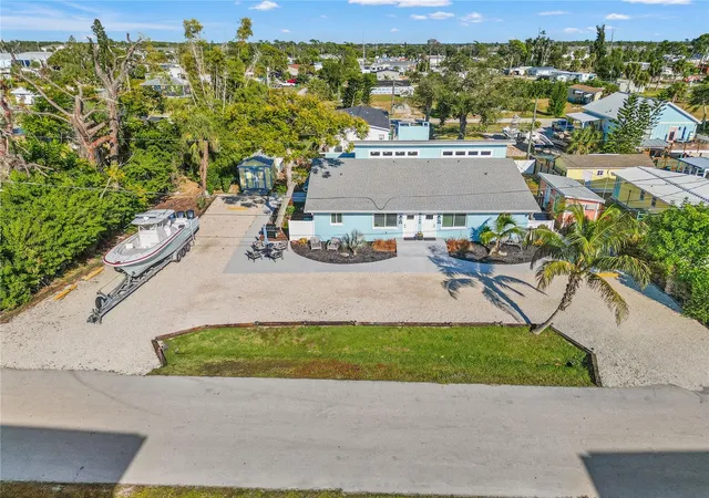 4th image of 3155 Waterside Dr, Englewood, FL 34224 | MLS# A4696194