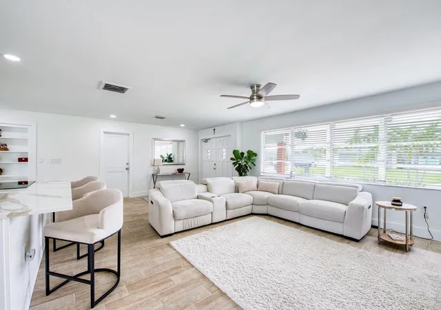 5th image of 12125 6Th St E, Treasure Island, FL 33706 | MLS# TB8516367