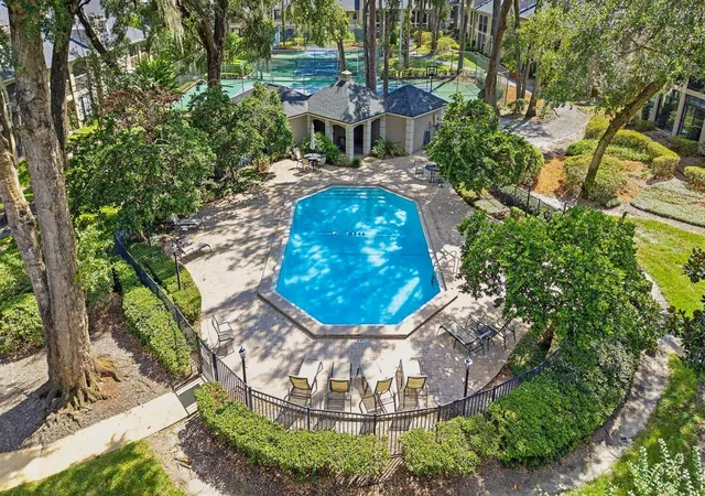 Listing Photo 3 - Condo for sale in building located at 1055 Kensington Park Dr, Altamonte Springs, FL 32714 - Unit #613