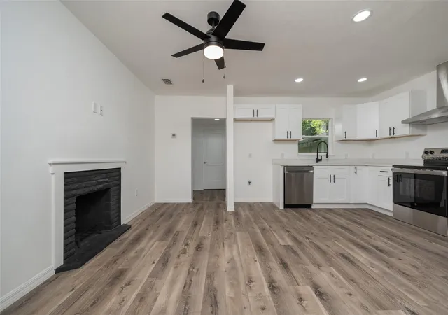 Photo 3 of Single family home for sale at 1935 NW 33rd Avenue, Gainesville, FL 32605 | MLS# GC540975 | Listing updated on 2026-08-19
