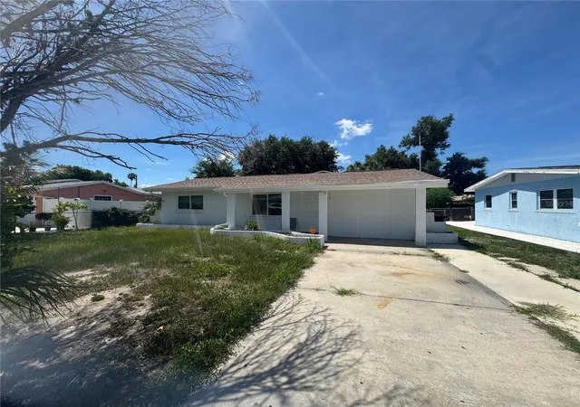 1st image of 820 Pineland Ave, Venice, FL 34285 | MLS# A4696198