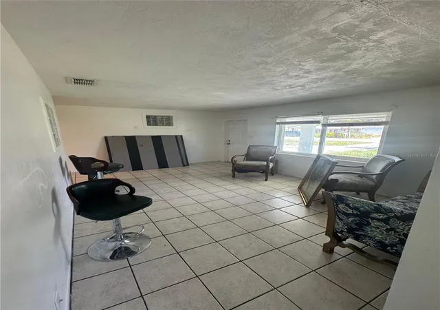 3rd image of 820 Pineland Ave, Venice, FL 34285 | MLS# A4696198