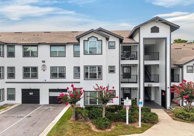 Listing Photo 2 - Condo for sale in building located at 4103 Tropical Isle Blvd, Kissimmee, FL 34741 - Unit #123