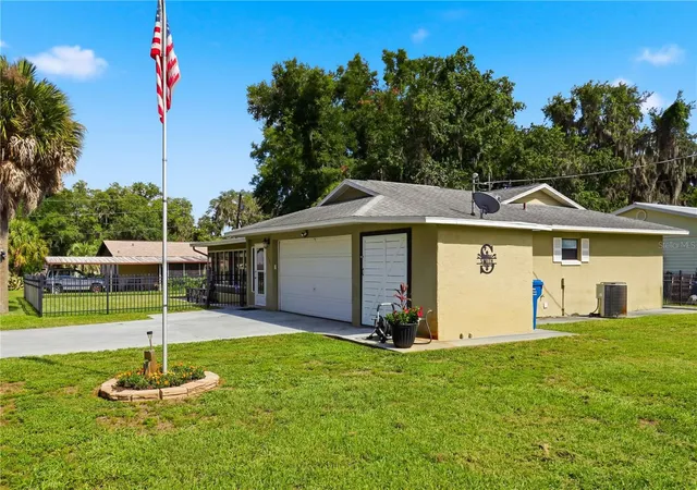 Homes for sale in Lake Panasoffkee, FL | 1381 Cr 446A, Lake Panasoffkee, FL 33538 | MLS# G5113395