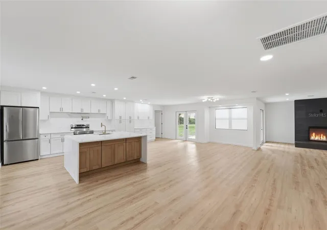 Photo 3 of Single family home for sale at 107 S High St, Lake Mary, FL 32746 | MLS# O6414462 | Listing updated on 2026-08-30