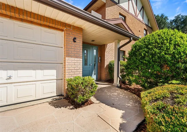 1st image of 100 E Oak Terrace Dr #C1, Leesburg, FL 34748 | MLS# O6414506