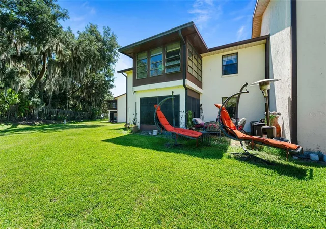 2nd image of 100 E Oak Ter Dr, LEESBURG, FL 34748