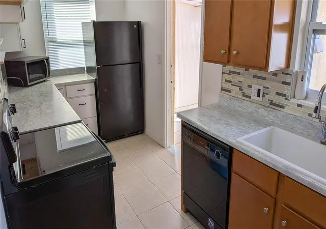 3rd image of 11301 110Th Ter, Largo, FL 33778 | MLS# TB8516483