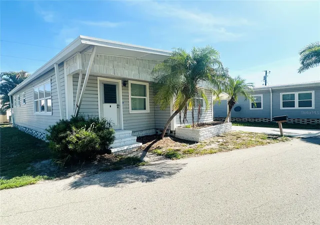 Homes for sale in Palmetto, FL | 147 Maui Dr, Palmetto, FL 34221 | MLS# A4696225