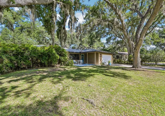 Photo 1 of Single family home for sale at 3304 Swaan Ln, Sarasota, FL 34235 | MLS# A4696227 | Listing updated on 2026-08-02