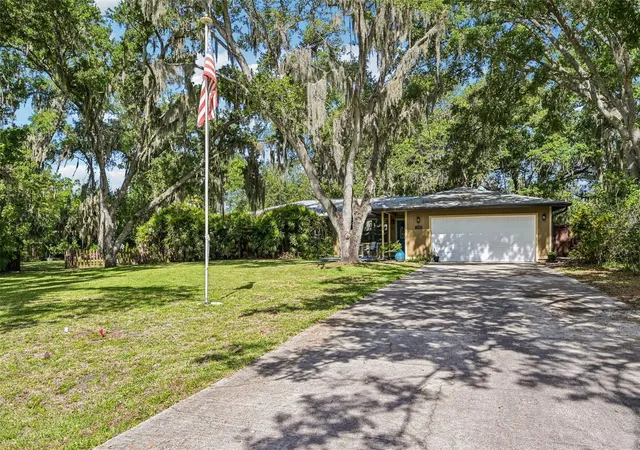 Photo 3 of Single family home for sale at 3304 Swaan Ln, Sarasota, FL 34235 | MLS# A4696227 | Listing updated on 2026-08-02