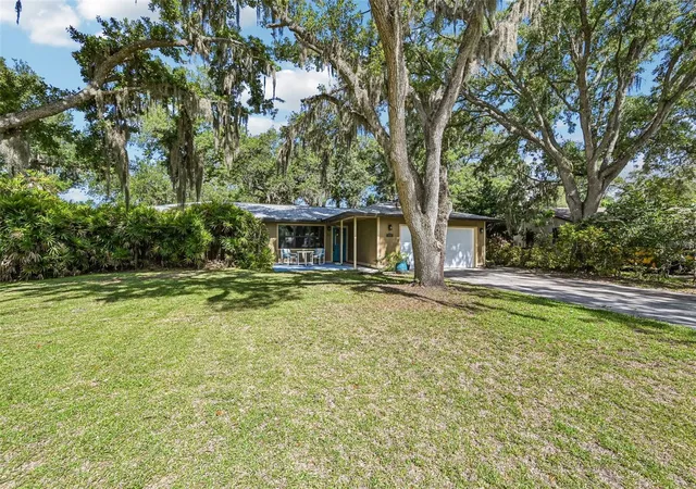 Photo 3 of Single family home for sale at 3304 Swaan Ln, Sarasota, FL 34235 | MLS# A4696227 | Listing updated on 2026-08-02