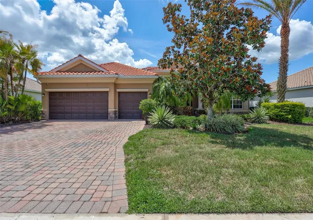 Photo 1 of Single family home for sale at 7511 Heritage Grand Pl, Bradenton, FL 34212 | MLS# A4696231 | Listing updated on 2026-08-06