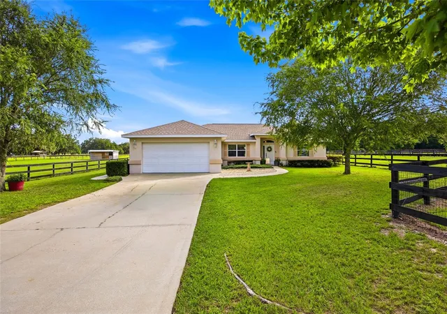 Homes for sale in Morriston, FL | 19630 Se 15th Pl, Morriston, FL 32668 | MLS# OM726164