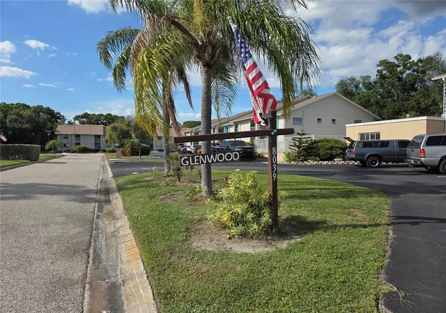 Listing Photo 3 - Condo for sale in building located at 8039 Gdn Dr, Seminole, FL 33777 - Unit #109