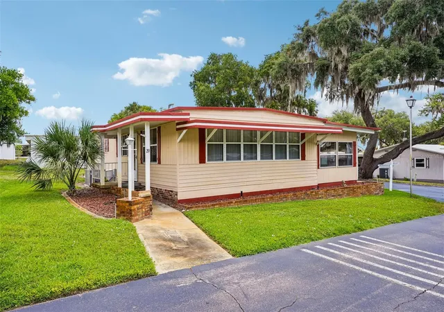 Homes for sale in Fruitland Park, FL | 29 Harbor Oaks Dr, Fruitland Park, FL 34731 | MLS# G5113416