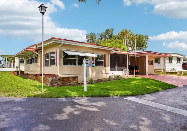 Homes for sale in Fruitland Park, FL | 29 Harbor Oaks Dr, Fruitland Park, FL 34731 | MLS# G5113416
